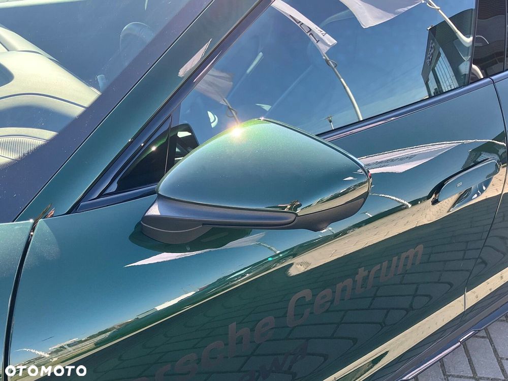 Porsche Taycan - 38
