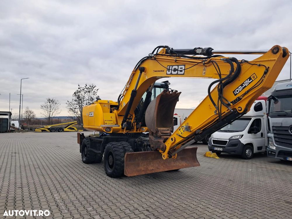JCB js160w excavator pe roti - 2