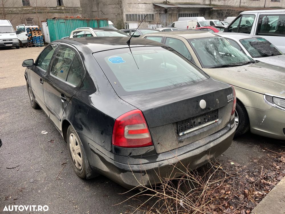Dezmembrez Skoda Octavia 2 2006 1,6 benzina negru - 4