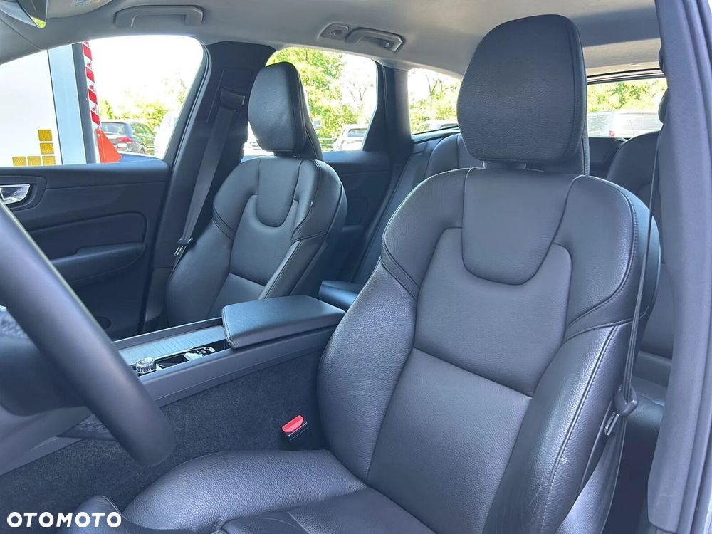 Volvo XC 60 B4 B Plus Dark - 8