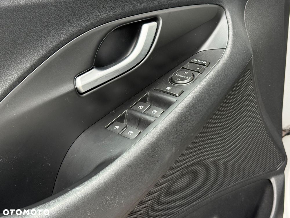 Hyundai i30 1.4 T-GDI DCT Premium - 10