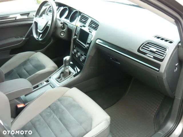 Volkswagen Golf - 11