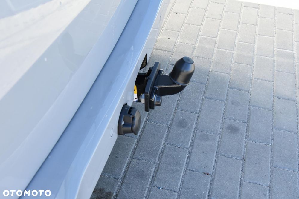 Volkswagen Caravelle - 10