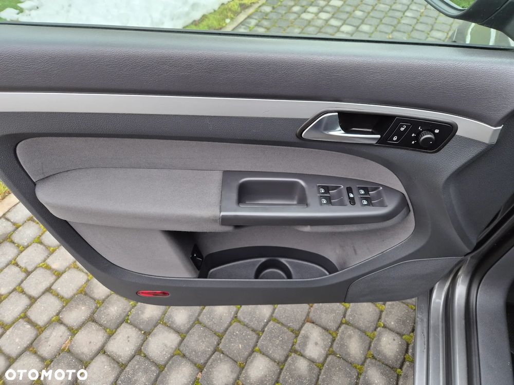 Volkswagen Touran 1.6 TDI DPF BlueMotion Technology DSG Comfortline - 31