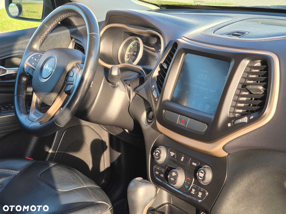 Jeep Cherokee - 4
