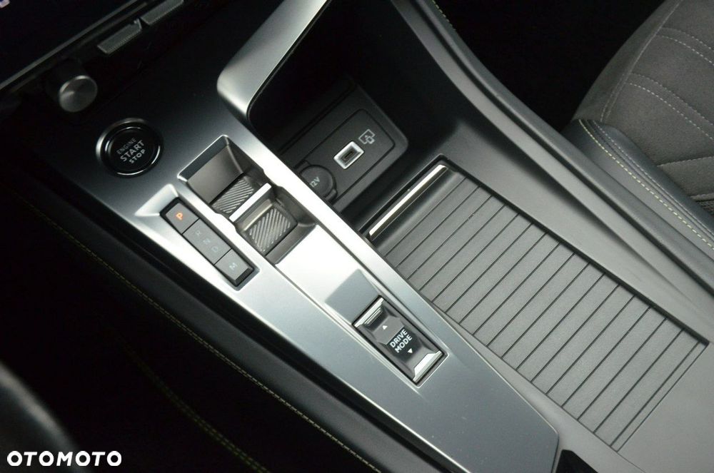 Peugeot 308 BlueHDi 130 EAT8 GT - 32