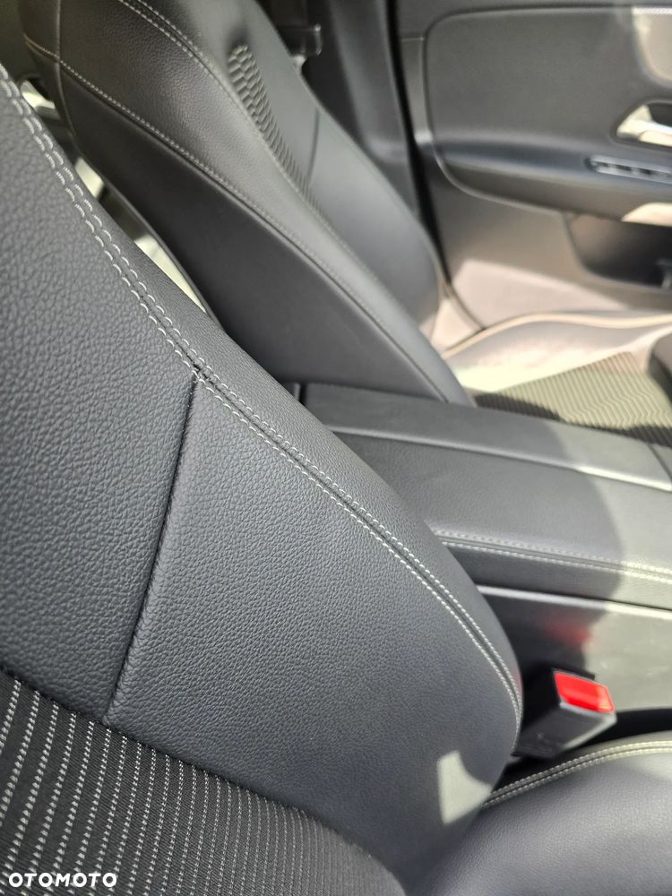 Mercedes-Benz CLA 200 7G-DCT - 7