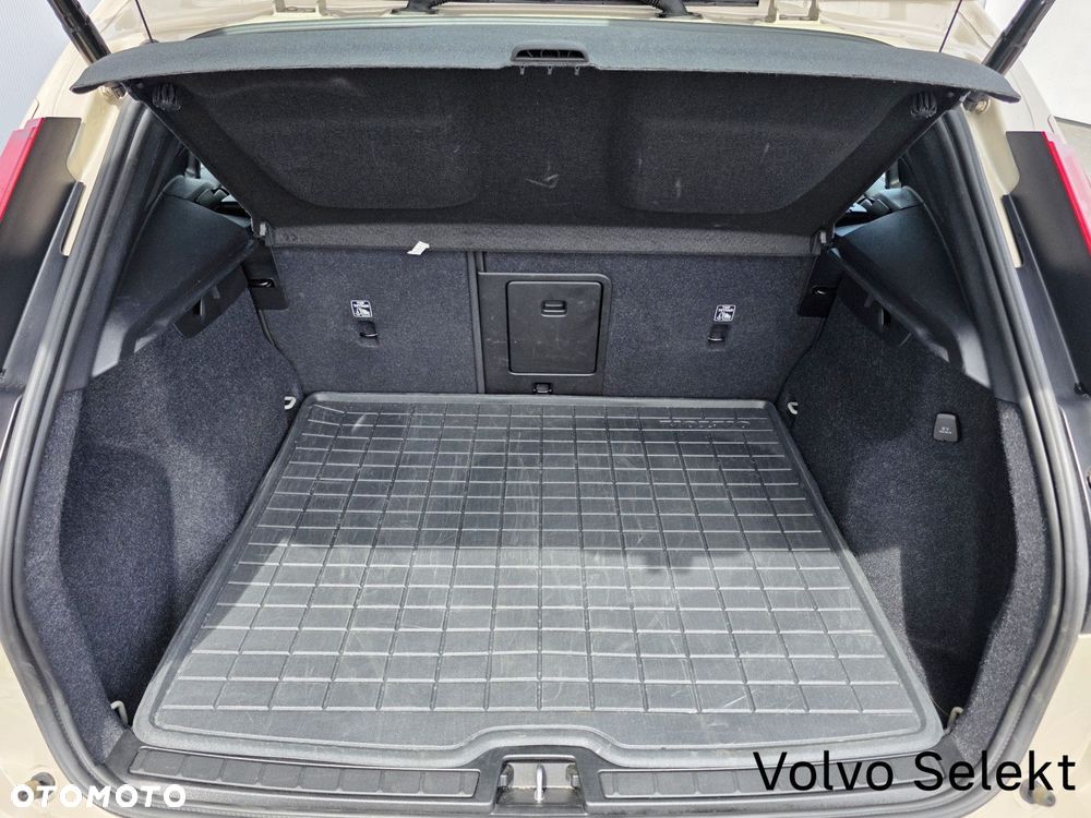 Volvo XC 40 - 18