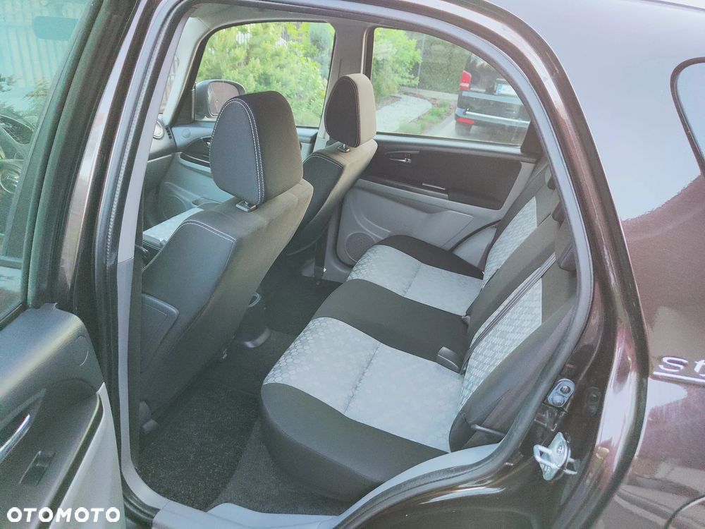 Suzuki SX4 1.6 VVT 4x4 Style - 6