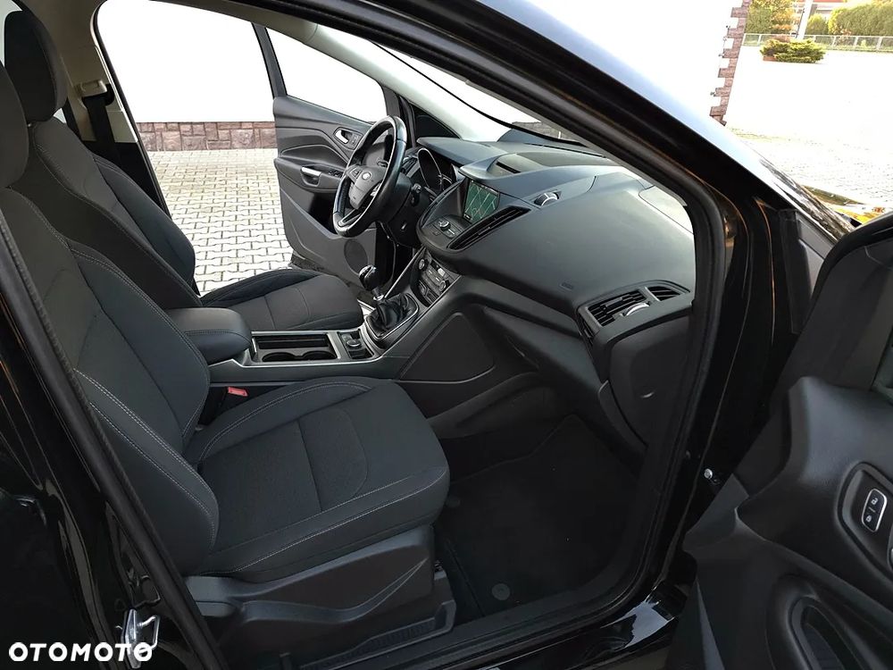 Ford Kuga 2.0 TDCi FWD Titanium Plus - 25