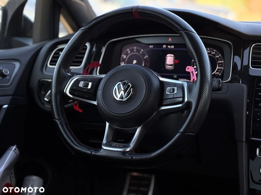 Volkswagen Golf - 26