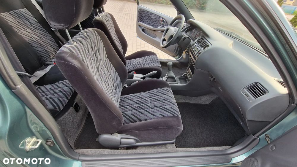 Toyota Corolla - 13