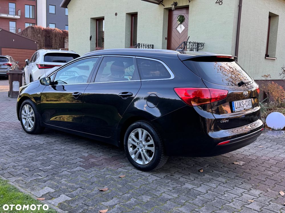 Kia Ceed - 38