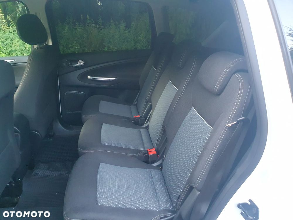 Ford S-Max - 13