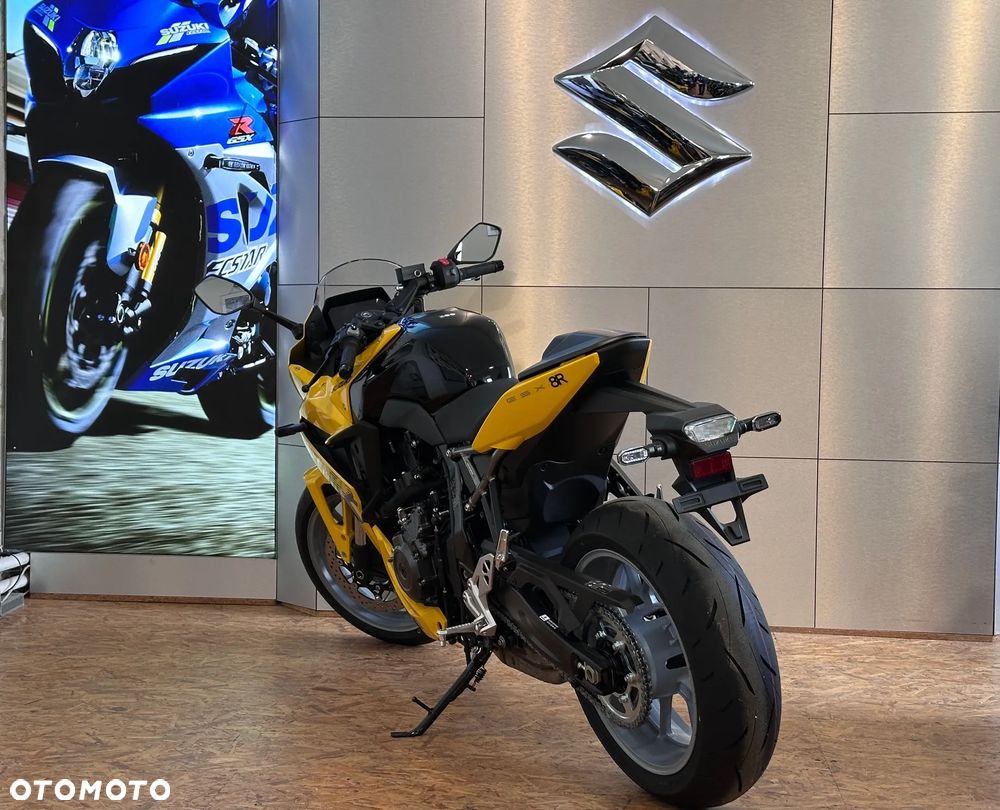 Suzuki GSX - 11