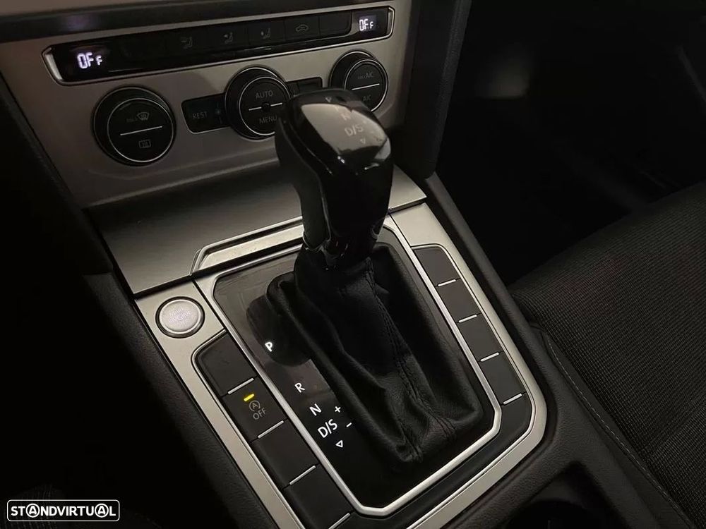 VW Passat Variant 2.0 TDI Elegance DSG - 26