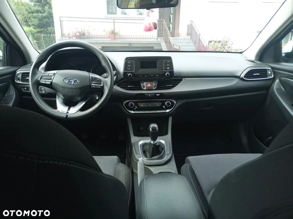 Hyundai i30 1.5 DPI Classic + - 5