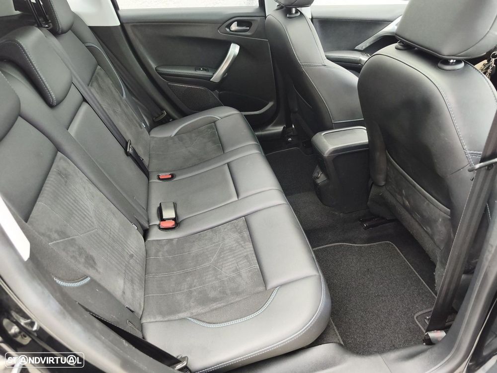Peugeot 2008 1.2 PureTech Allure EAT6 - 25
