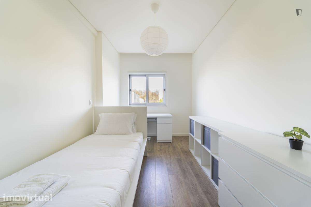 Quarto - localizado em Sé de Braga e São Lázaro Braga - Grande imagem: 5/28