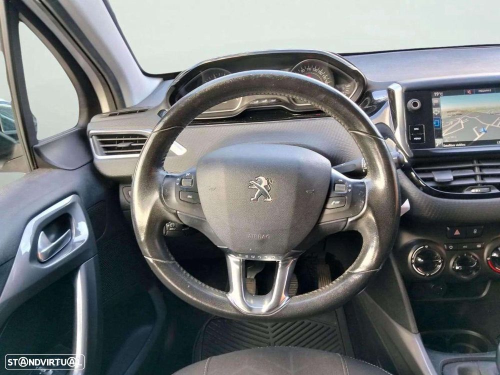 Peugeot 2008 1.2 PureTech Style - 12