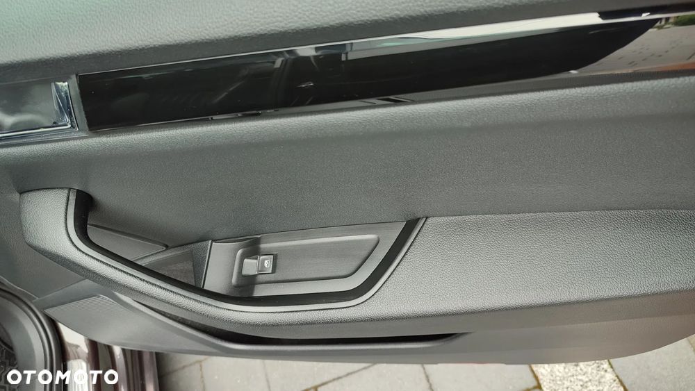 Skoda Superb 2.0 TDI L&K DSG - 11