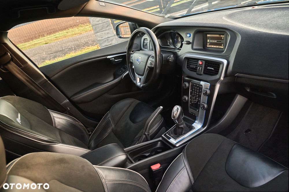 Volvo V40 D3 R Design - 30