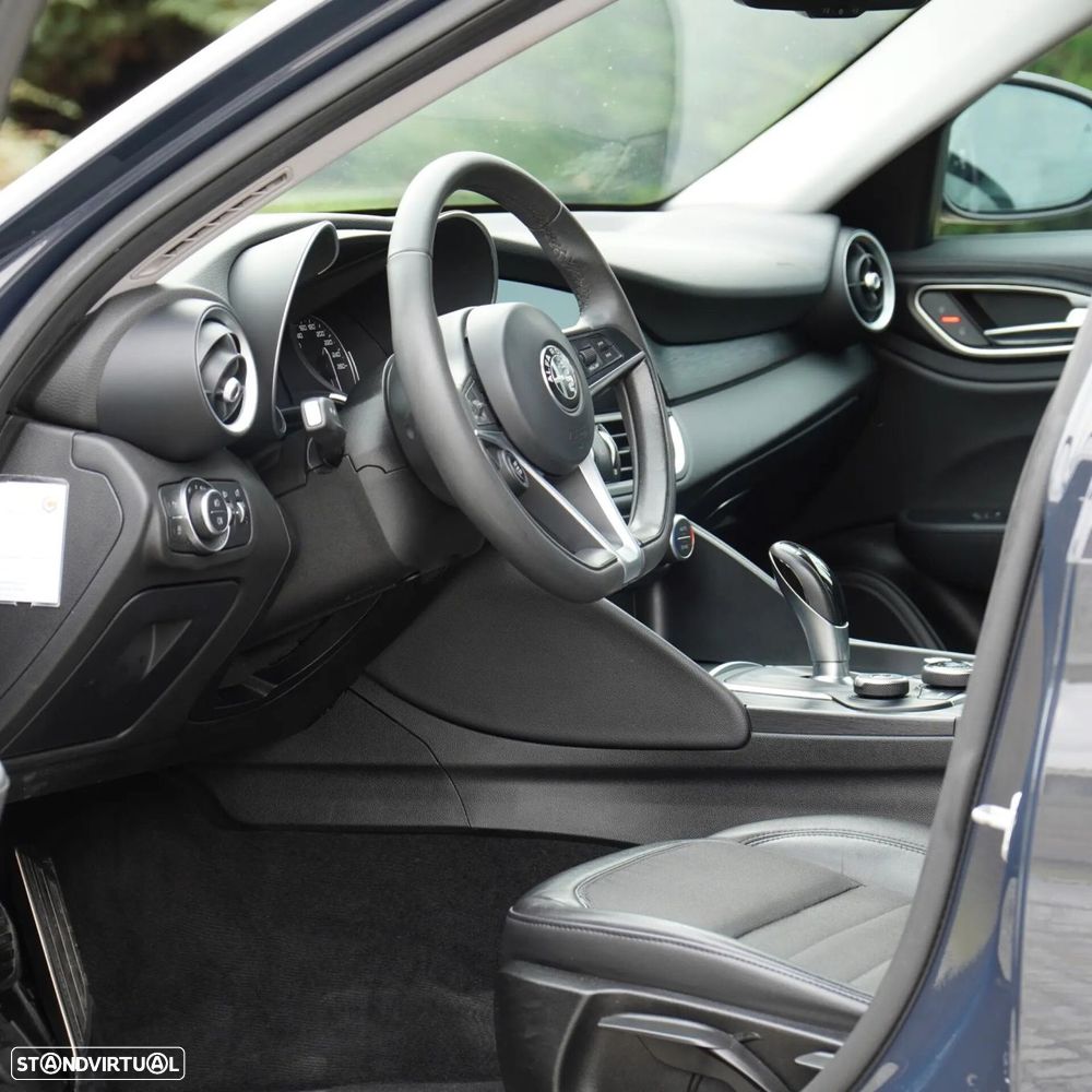 Alfa Romeo Giulia 2.2 D AT8 - 26
