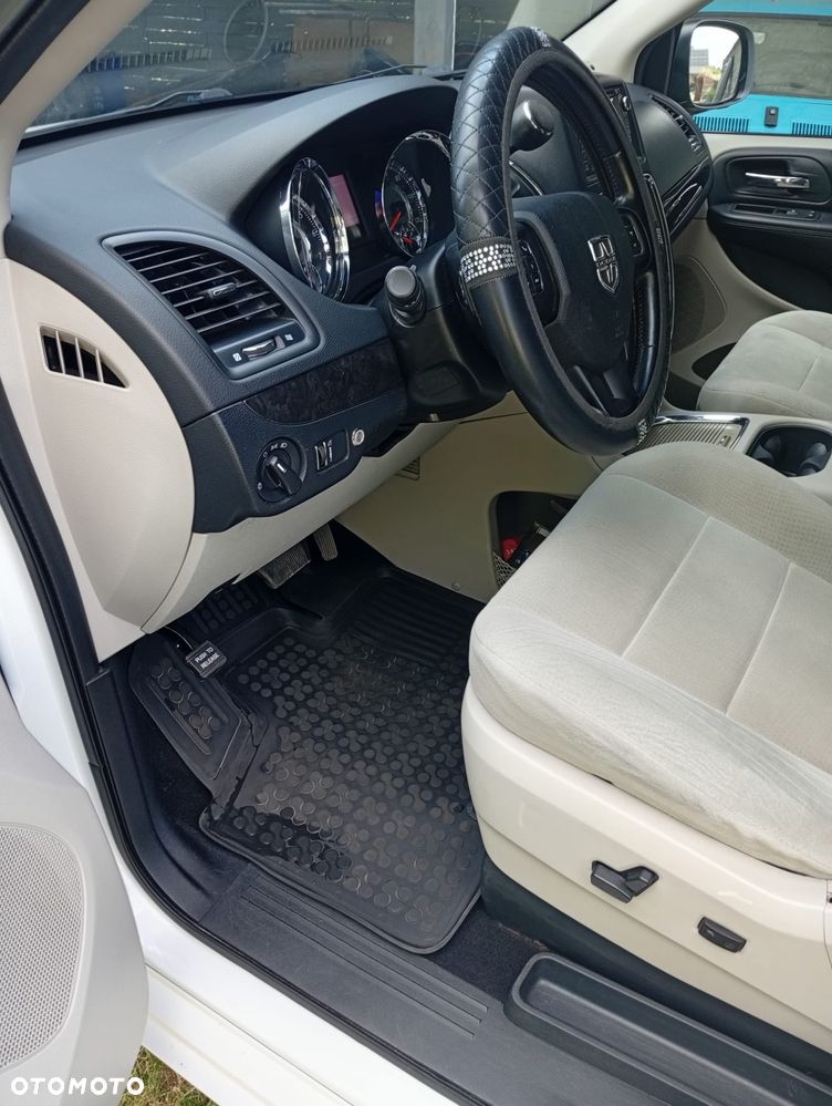 Dodge Grand Caravan - 31