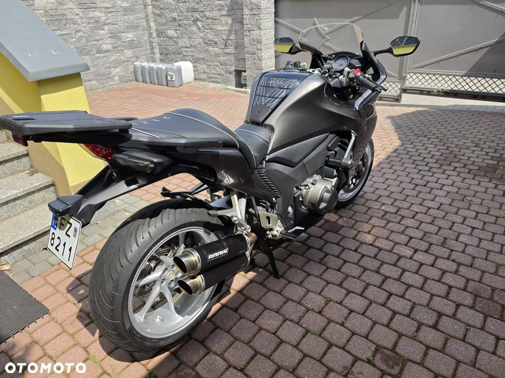 Honda VFR - 22