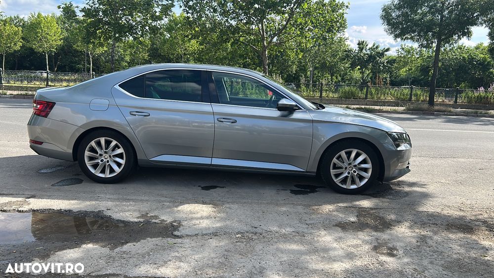 Skoda Superb 2.0 TDI DSG 4X4 Ambition - 2