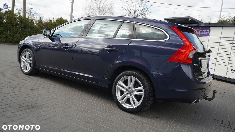Volvo V60 D6 AWD Plug-in Hybrid Momentum - 7
