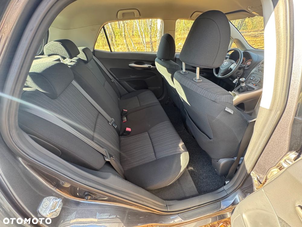 Toyota Auris - 16