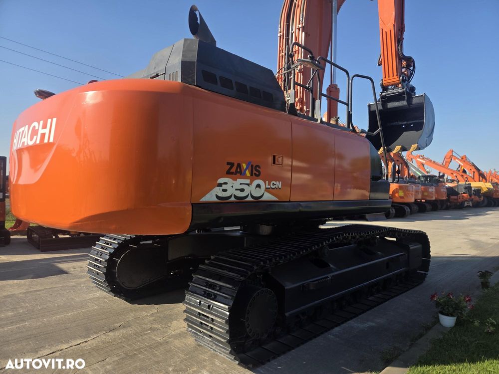 Hitachi ZX350LCN-6, 8.687h, CUPLA RAPIDA, cupa 2,2mc dinti NOI, latime 2,99m, ad sapare 7m, lant 90% bun doar 595h deplasare, consum mediu 17l/h, inst picon, inst rotire pe brate, GRESARE AUTOMATA, camera spate, ridica 25t, PROMOTIE 97.900 EUR+Tva - 2