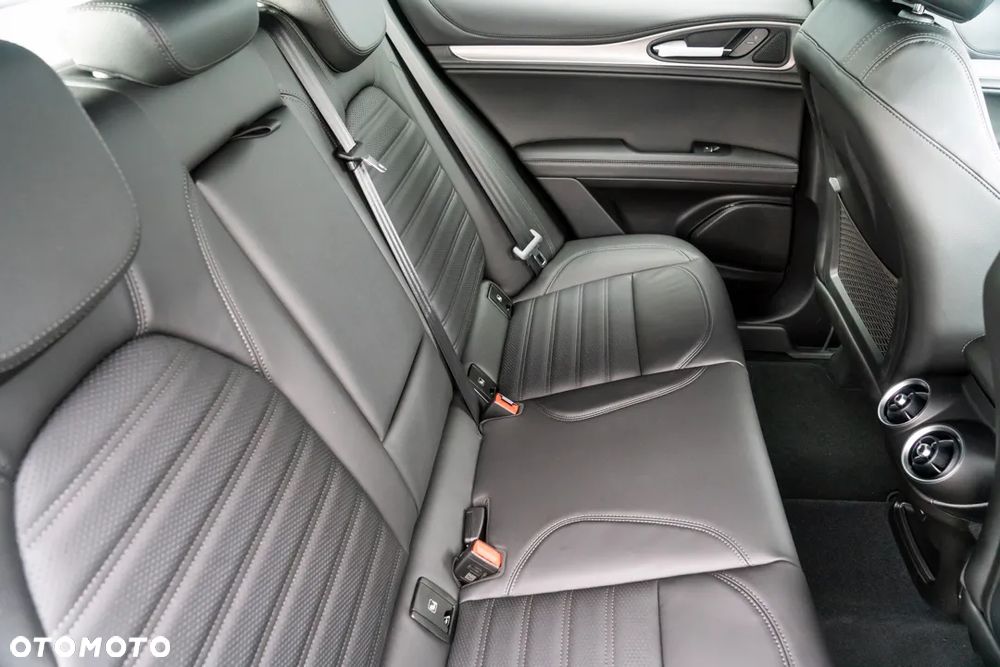 Alfa Romeo Stelvio 2.0 Turbo Veloce Q4 - 12
