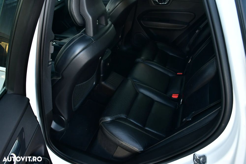 VOLVO XC60 2017 — imagine 14