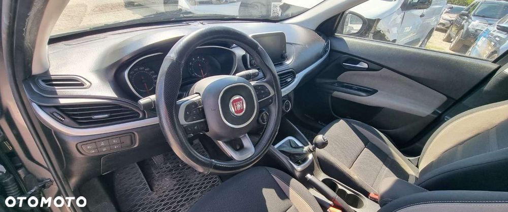 Fiat Tipo - 12
