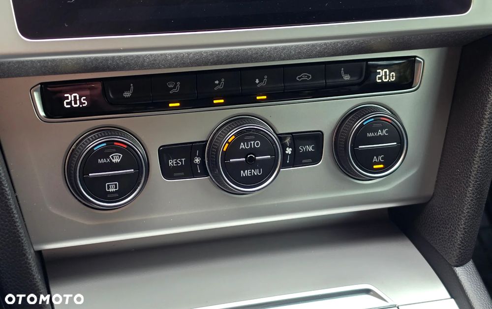 Volkswagen Passat - 33