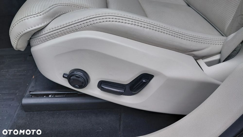 Volvo XC 60 B4 D AWD Inscription - 12