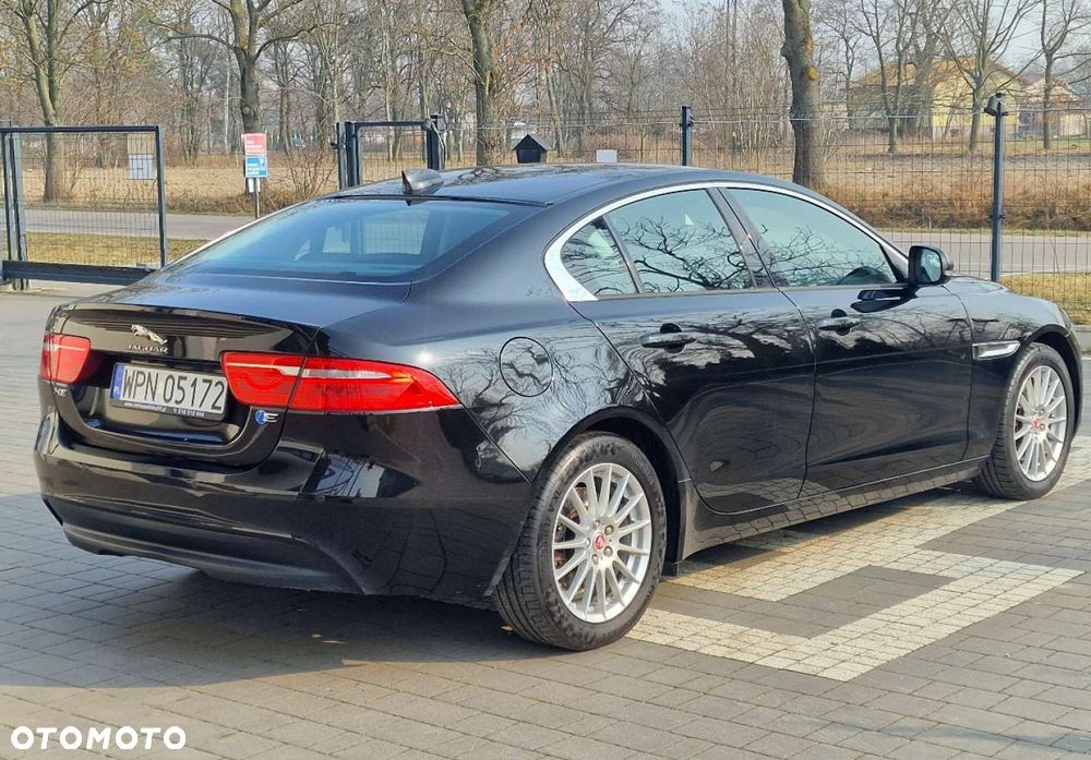 Jaguar XE - 4