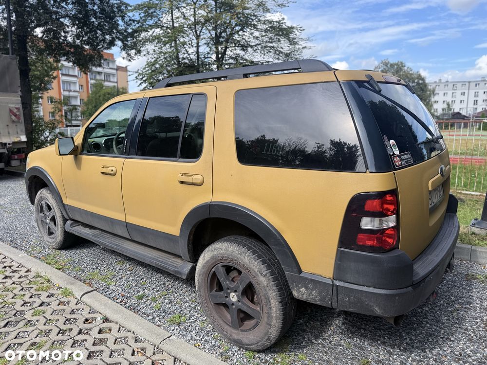 Ford Explorer - 4