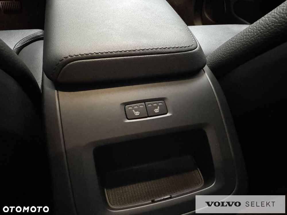 Volvo XC 60 B5 B AWD Plus Dark - 21