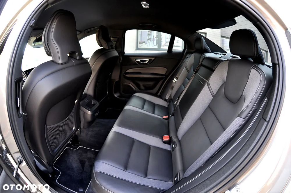 Volvo S60 T5 AWD R-Design - 23