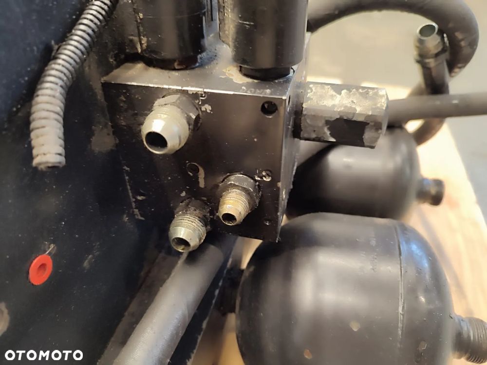 Amortyzacja przedniej osi V34938800 Valtra N91 - 10
