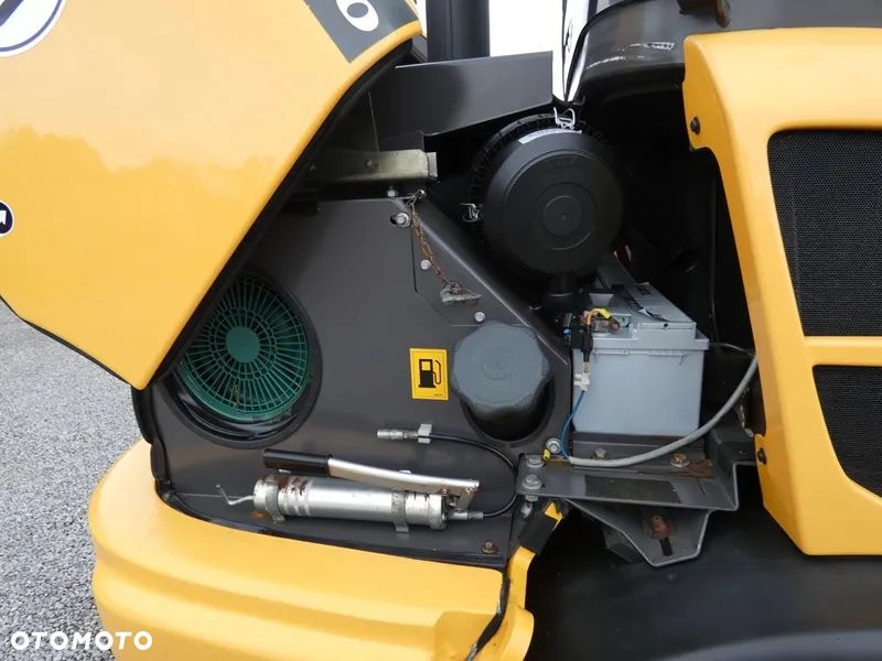 Volvo L20F Z Niemiec / Tylko 2.300mtg / Stan Idealny / - 16