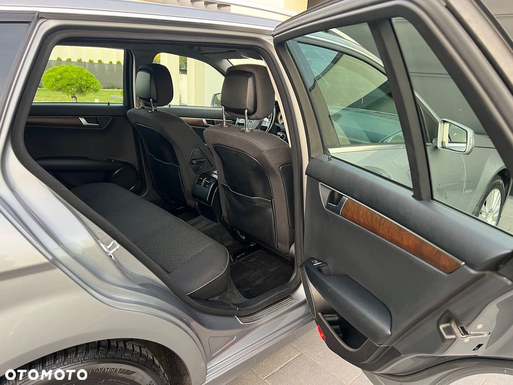Mercedes-Benz Klasa C 220 CDI DPF Automatik BlueEFFICIENCY Elegance - 19