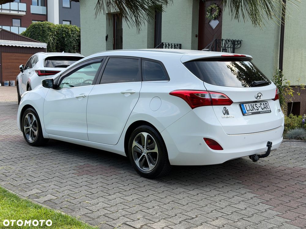 Hyundai i30 blue Kombi 1.4 YES Silver - 38