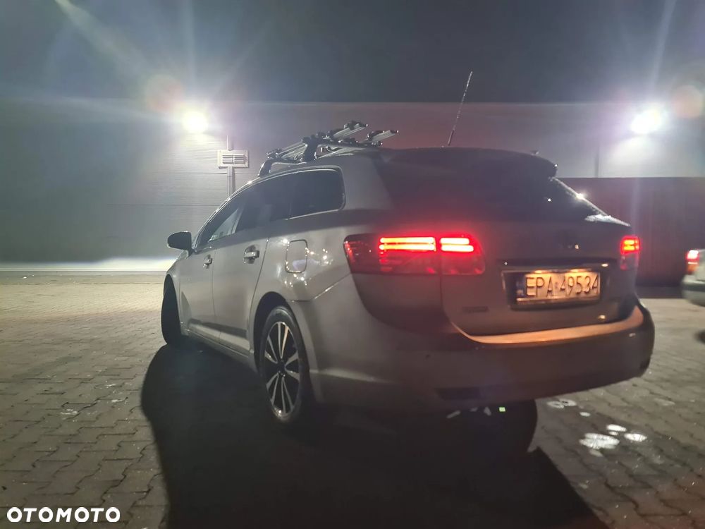Toyota Avensis 2.0 D-4D Premium - 14