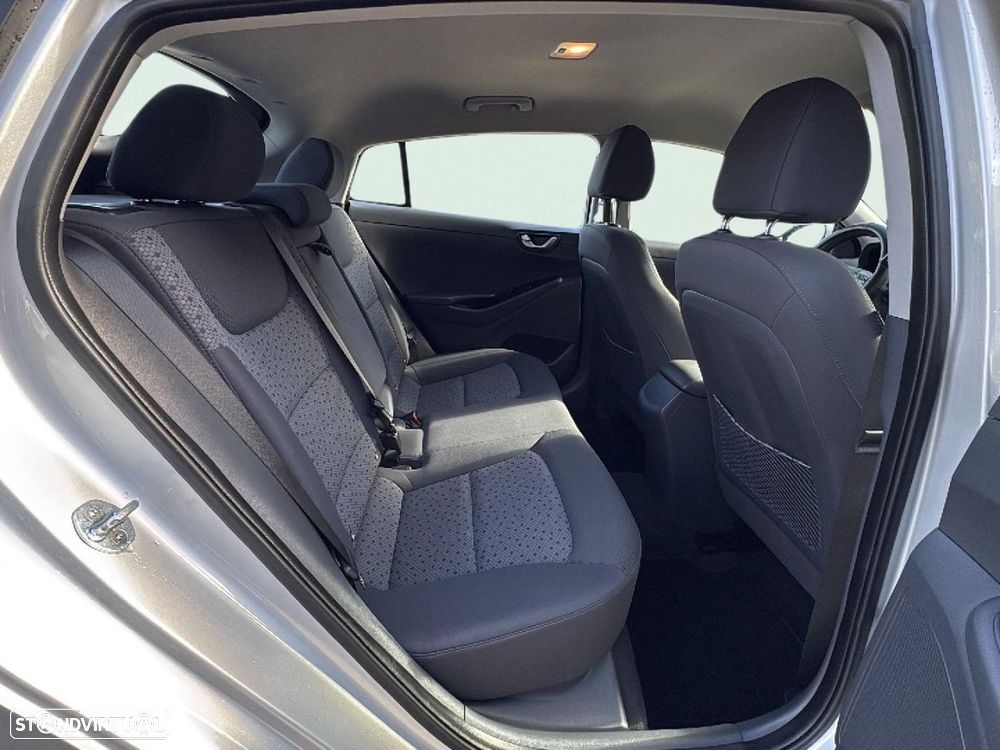Hyundai Ioniq - 16