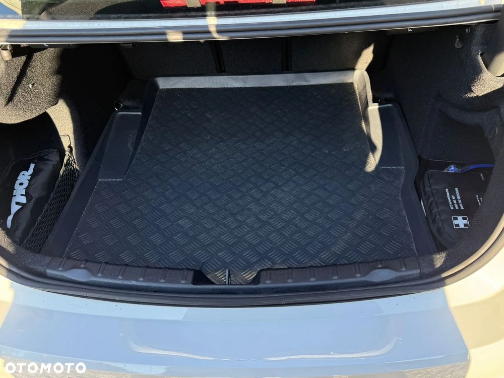 BMW Seria 3 318i Advantage - 37