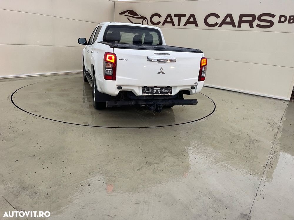 Mitsubishi L200 Double Cab 2.2 DI-D M/T Intense - 12